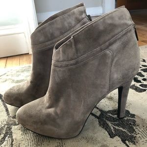 New Jessica Simpson Gray micro suede Ankle Boots
